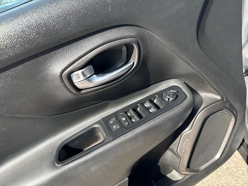 Used 2018 Jeep Renegade Limited w/ UConnect 8.4 Nav Group image 12