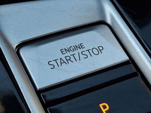 Used 2024 Volkswagen Atlas Cross Sport SE image 25