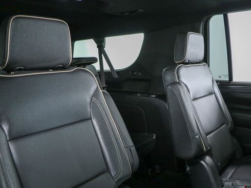 Used 2023 GMC Yukon XL SLT w/ SLT Luxury Package AWD/4WD image 32