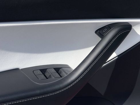 Used 2022 Tesla Model Y Performance AWD/4WD image 8