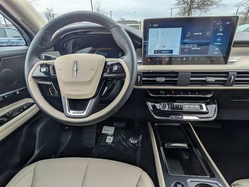 New 2026 Lincoln Corsair Premiere image 13