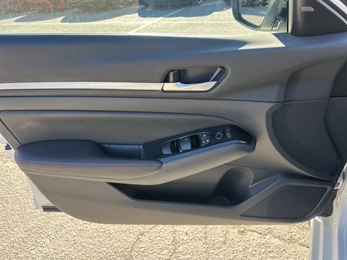 Used 2025 Nissan Altima 2.5 SR image 23