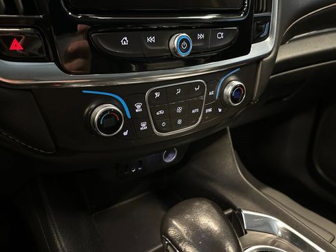Used 2018 Chevrolet Traverse LT image 13