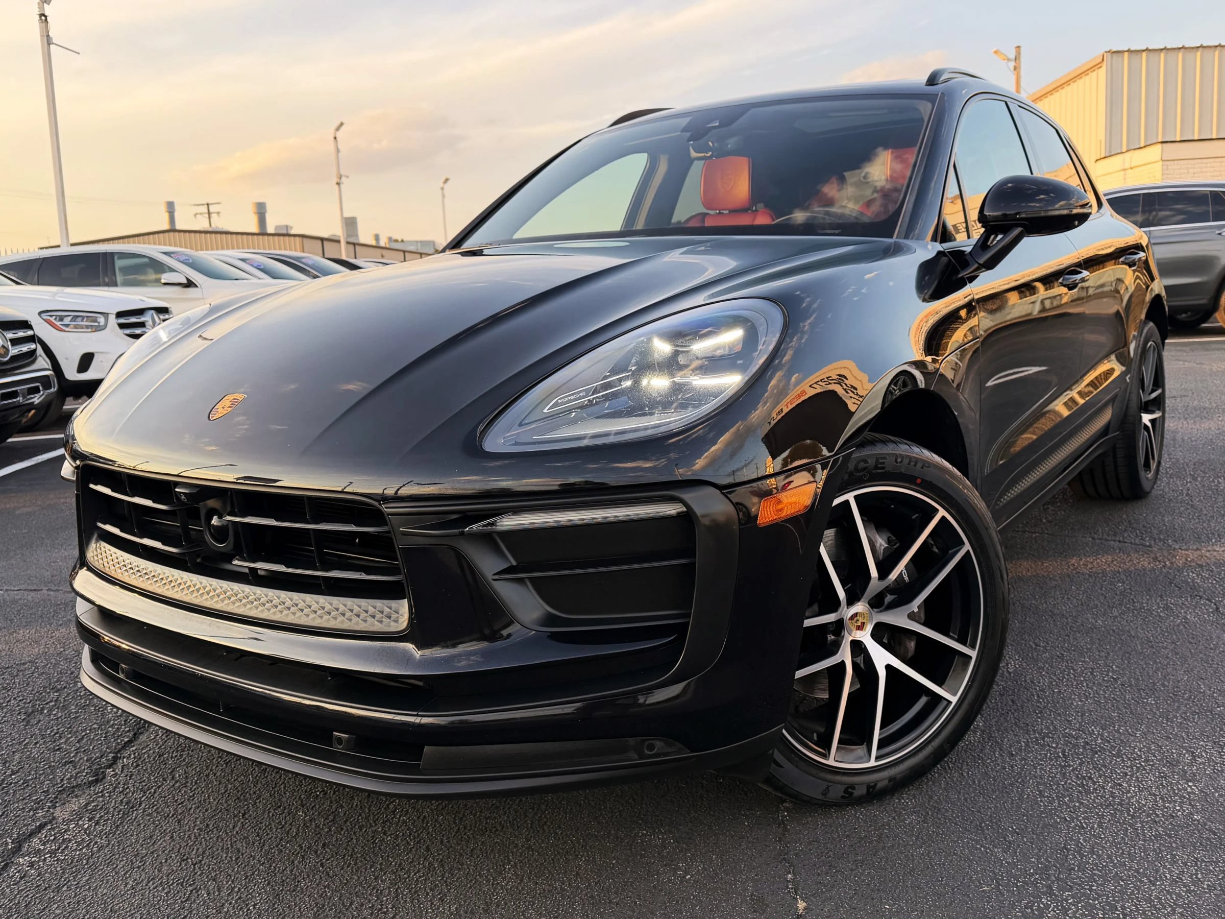 Used 2023 Porsche Macan AWD/4WD image 3