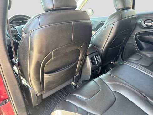 Used 2019 Jeep Cherokee Trailhawk w/ Comfort/Convenience Group AWD/4WD image 17