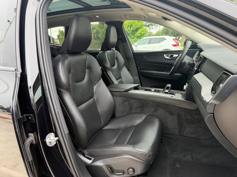 Certified 2025 Volvo XC60 B5 Plus AWD/4WD image 10