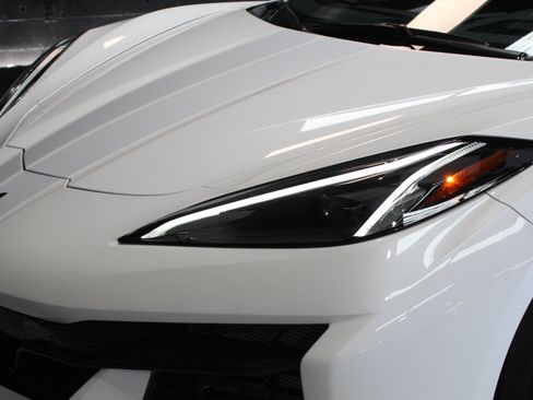 Used 2023 Chevrolet Corvette Z06 RWD image 8