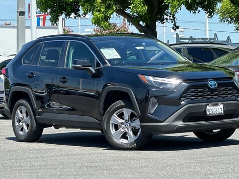 Used 2023 Toyota RAV4 XLE AWD/4WD image 2