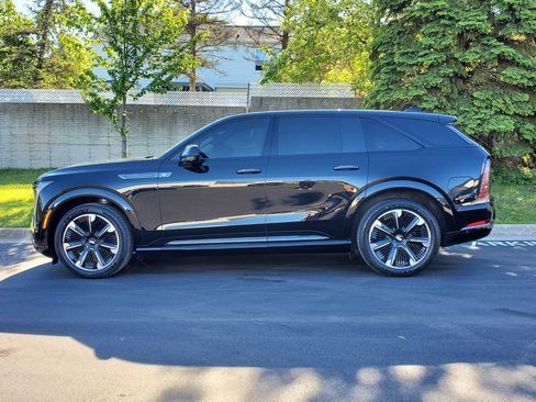 Certified 2025 Cadillac Escalade IQ Sport 2 AWD/4WD image 2