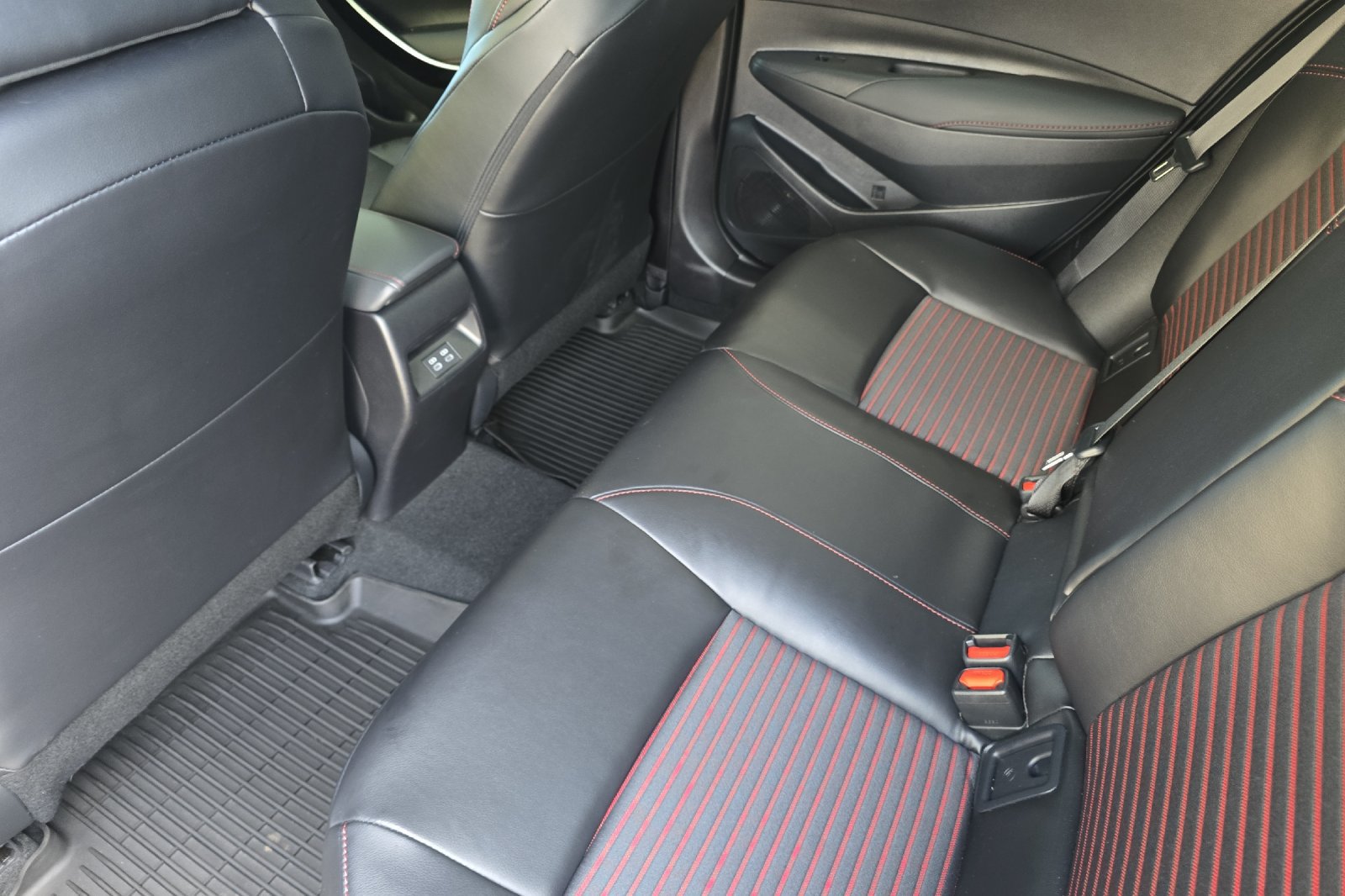 Used 2025 Toyota Corolla XSE FWD image 9