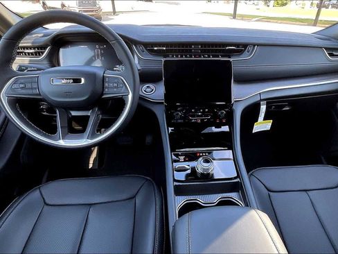 New 2025 Jeep Grand Cherokee Limited w/ Luxury Tech Group II image 5