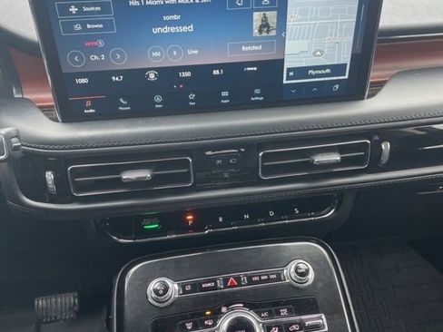 Used 2022 Lincoln Nautilus Reserve image 11