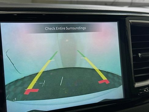 Used 2024 Chrysler Pacifica Touring-L image 22