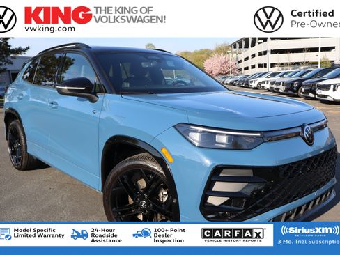 Certified 2025 Volkswagen Tiguan SE R-Line image 1