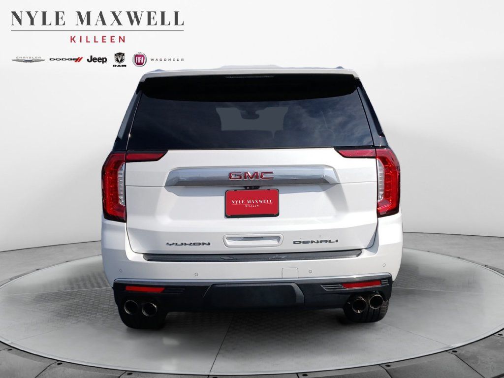 Used 2021 GMC Yukon XL Denali w/ Denali Premium Package AWD/4WD image 15
