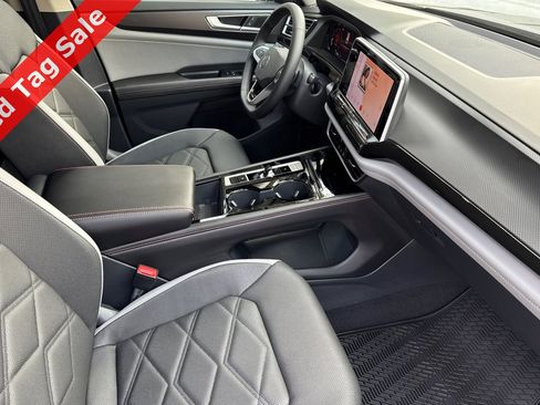 New 2025 Volkswagen Atlas Peak Edition SE image 15