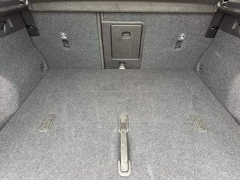 Used 2025 Volvo XC40 B5 Plus image 15