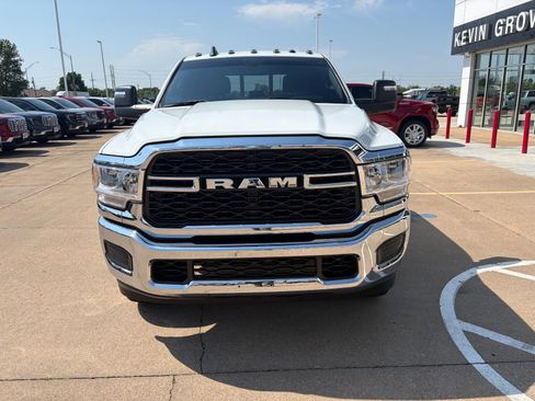 Used 2024 RAM 2500 Tradesman w/ Chrome Appearance Group AWD/4WD image 2