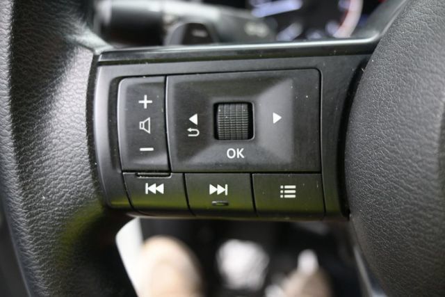Used 2024 Nissan Rogue S AWD/4WD image 18