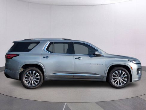 Used 2023 Chevrolet Traverse Premier FWD image 6