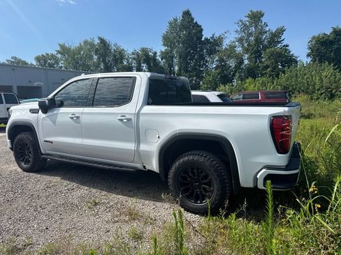 Used 2023 GMC Sierra 1500 AT4 w/ AT4 Premium Package AWD/4WD image 4
