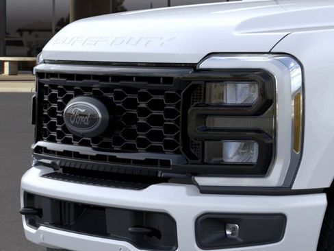 New 2026 Ford F250 Lariat w/ Black Appearance Package AWD/4WD image 17