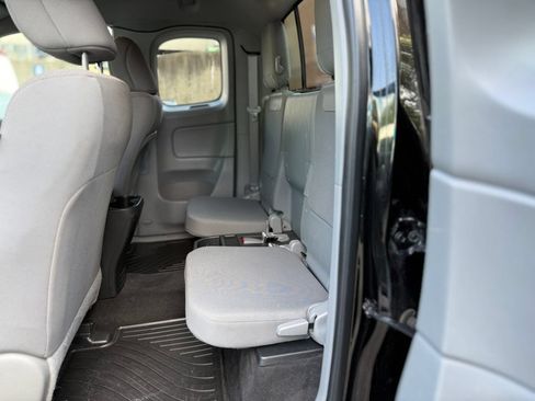 Used 2015 Toyota Tacoma 4x4 Access Cab w/ Convenience Package image 18
