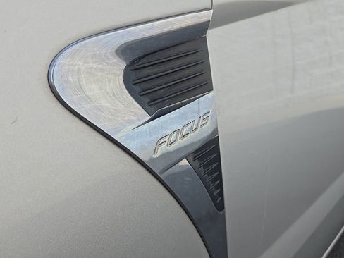 Used 2009 Ford Focus SEL image 10