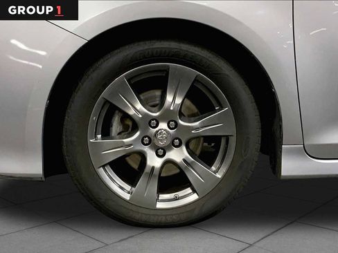 Used 2017 Toyota Sienna SE FWD image 11