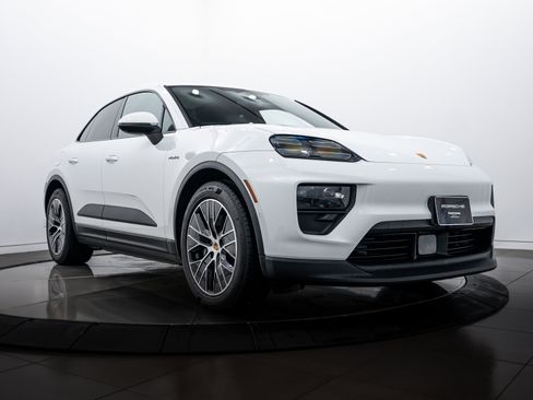 Certified 2025 Porsche Macan Electric image 9