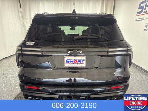 Used 2024 Chevrolet Traverse RS image 6
