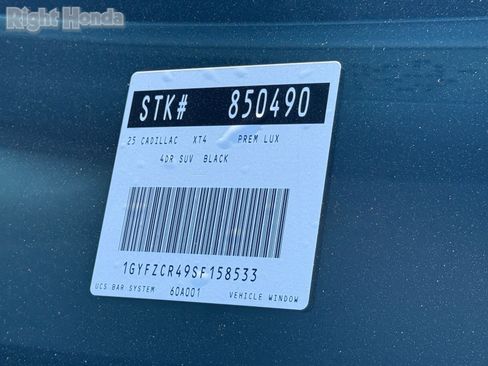 Used 2025 Cadillac XT4 Premium Luxury image 34