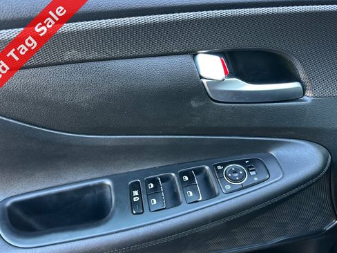 Used 2019 Hyundai Santa Fe SE image 11