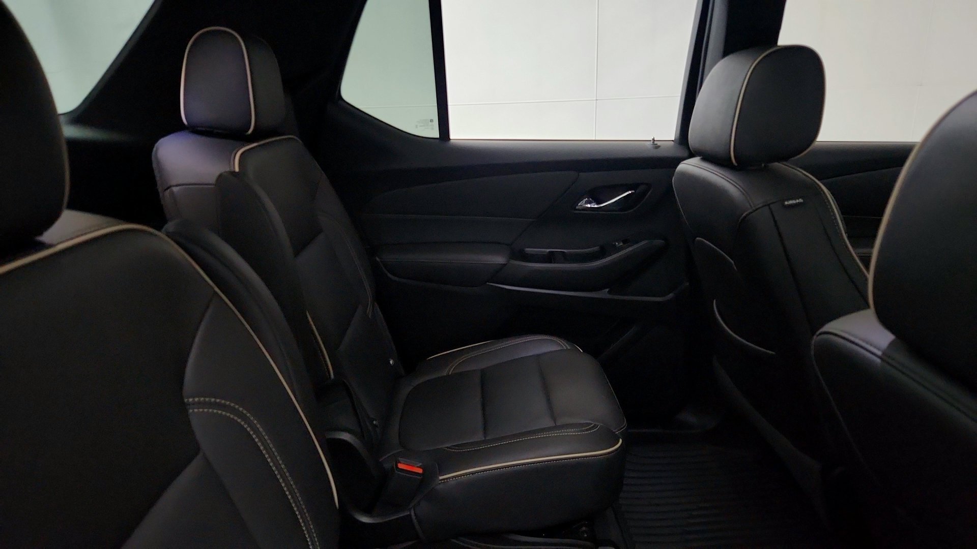 Used 2023 Chevrolet Traverse Premier w/ Redline Edition FWD image 14