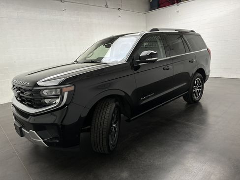 Used 2025 Ford Expedition Platinum AWD/4WD image 4