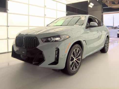 Used 2024 BMW X6 xDrive40i w/ Premium Package AWD/4WD image 3