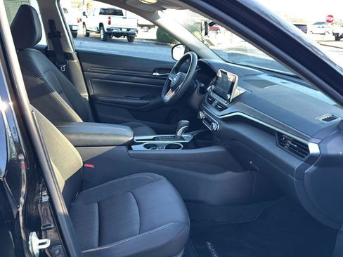 Used 2024 Nissan Altima 2.5 SV image 10