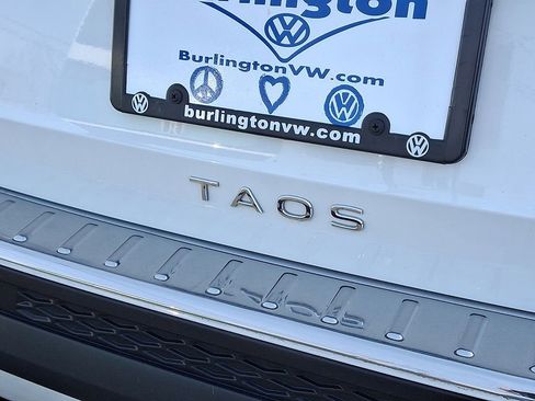 Certified 2023 Volkswagen Taos SE w/ Panoramic Sunroof Package image 32