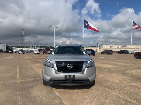 Used 2022 Nissan Pathfinder SV FWD image 5