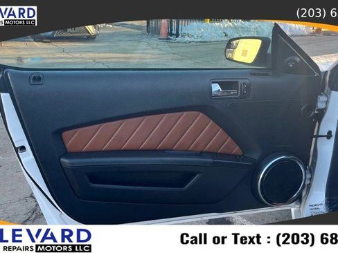 Used 2013 Ford Mustang Premium image 9