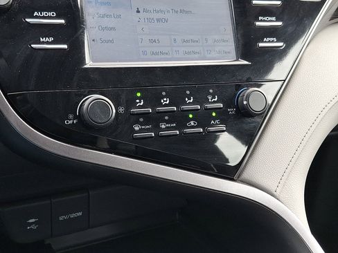 Used 2019 Toyota Camry LE FWD image 16