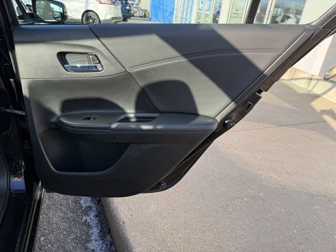 Used 2017 Honda Accord EX-L image 39