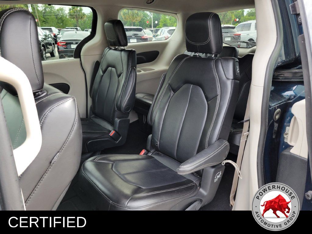 Used 2023 Chrysler Pacifica Touring-L FWD image 17