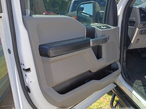 Used 2018 Ford F150 XLT AWD/4WD image 9
