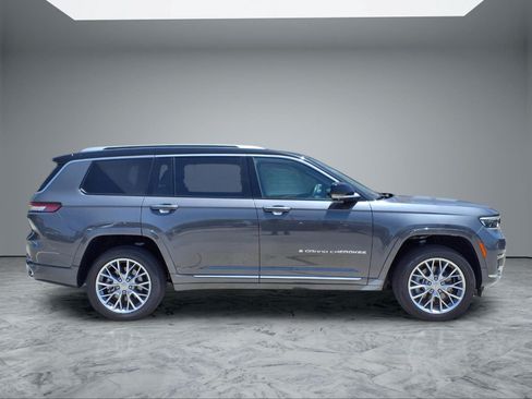 Used 2024 Jeep Grand Cherokee L Summit w/ Advanced Protech Group IV AWD/4WD image 9