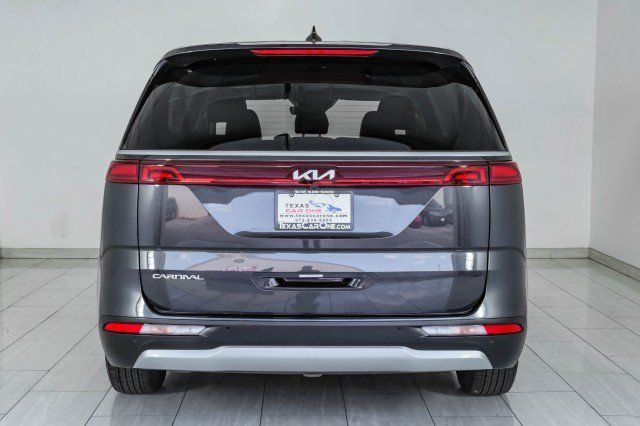 Used 2023 Kia Carnival LX FWD image 7