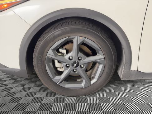 Used 2025 Kia K4 LXS image 12