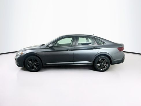 Used 2022 Volkswagen Jetta SE w/ Panoramic Sunroof Package FWD image 4