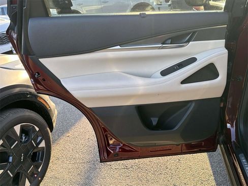 Used 2024 INFINITI QX60 Luxe image 11