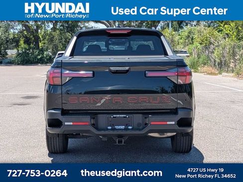 Used 2023 Hyundai Santa Cruz SEL w/ Activity Package FWD image 4